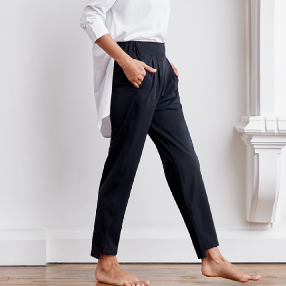 ADAY Cut it Out Tapered Pant • Black • S
